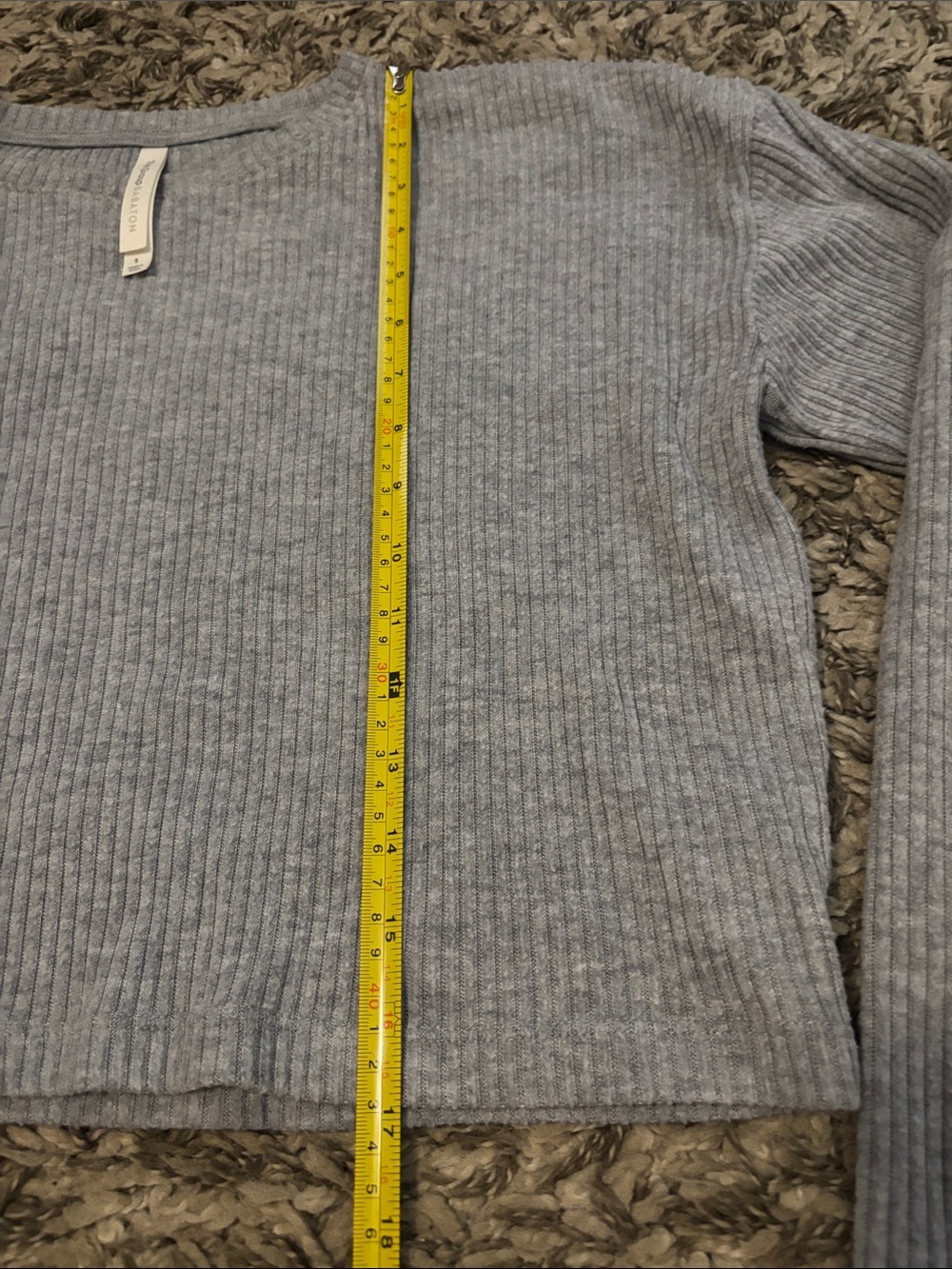 Aritzia Babaton Ribbed Crop Long-Sleeve Top in Heather gray. - Picture 7 of 10